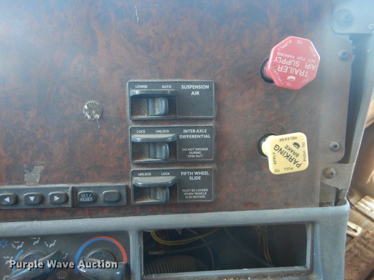 image for item DG8561 1998 Freightliner Century Class semi truck