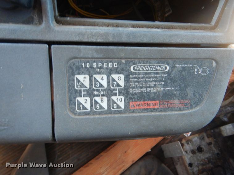 image for item DG8561 1998 Freightliner Century Class semi truck