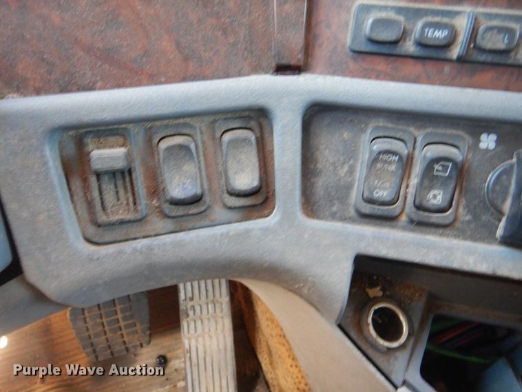 image for item DG8561 1998 Freightliner Century Class semi truck