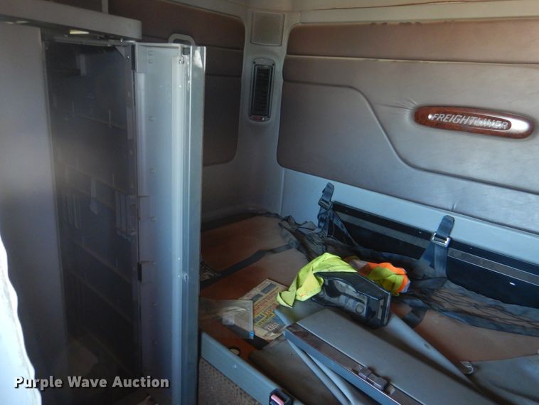 image for item DG8561 1998 Freightliner Century Class semi truck