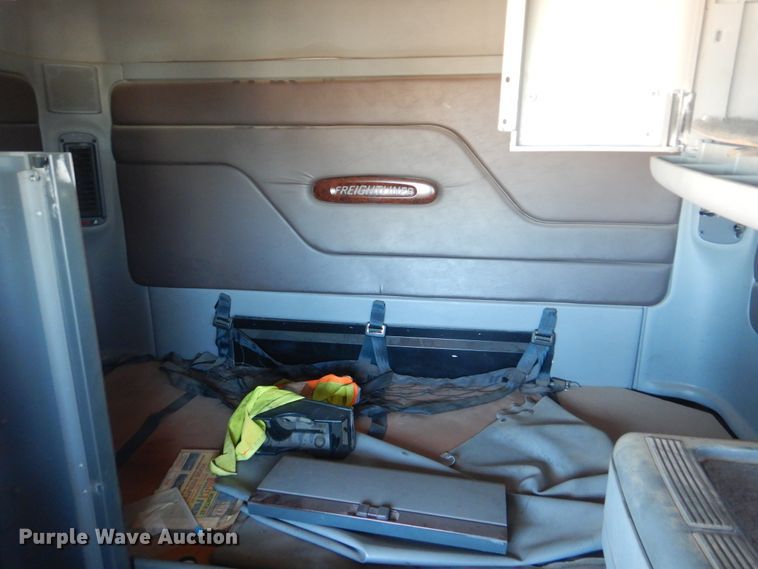 image for item DG8561 1998 Freightliner Century Class semi truck