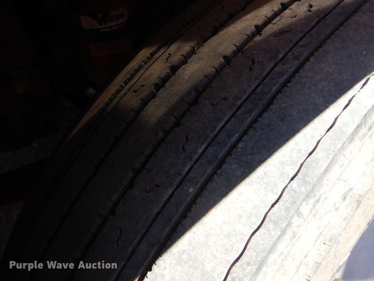 image for item DG8561 1998 Freightliner Century Class semi truck