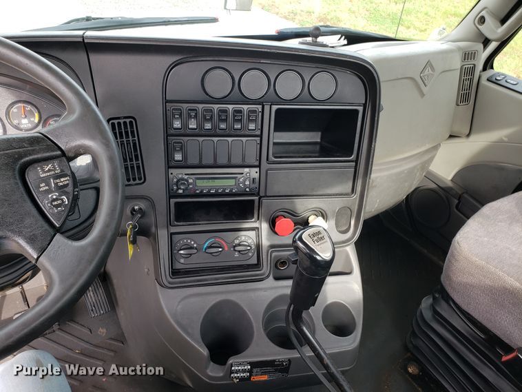 image for item DH5794 2013 International ProStar semi truck