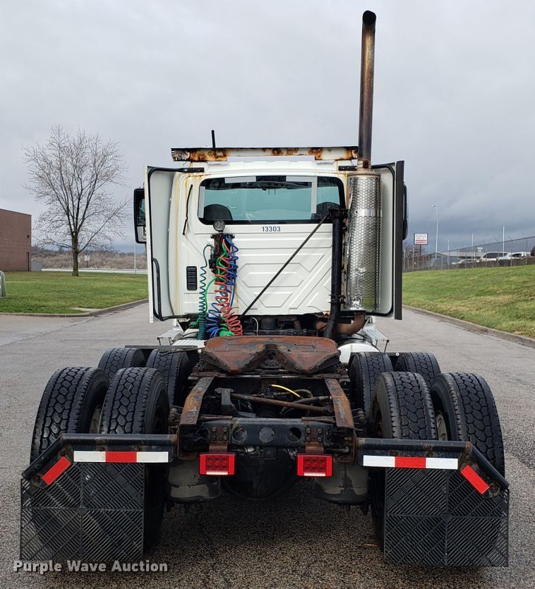 image for item DH5795 2013 International ProStar semi truck