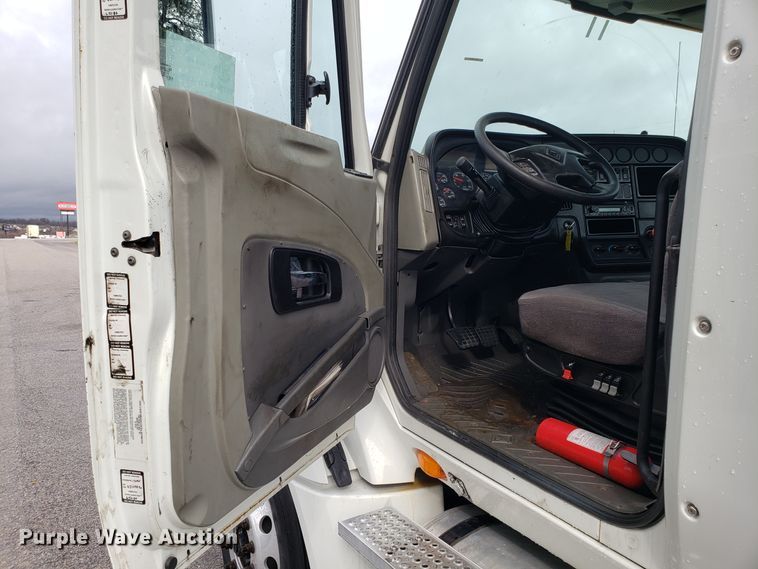 image for item DH5795 2013 International ProStar semi truck