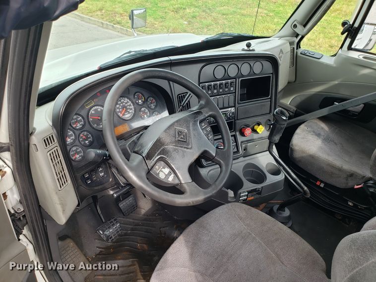 image for item DH5795 2013 International ProStar semi truck