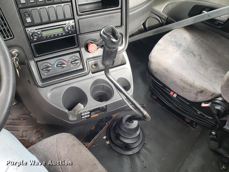 image for item DH5795 2013 International ProStar semi truck