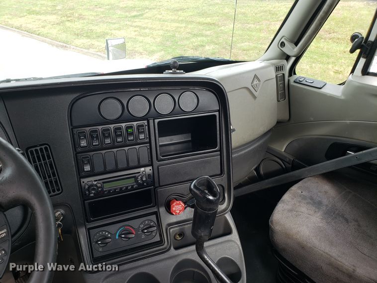 image for item DH5795 2013 International ProStar semi truck