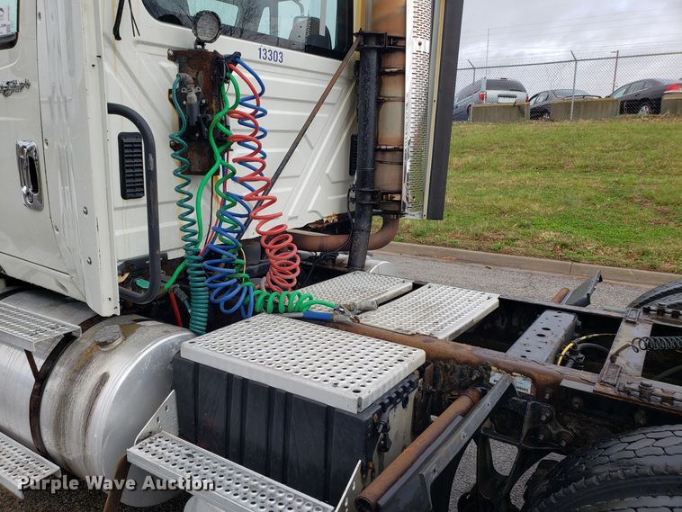 image for item DH5795 2013 International ProStar semi truck