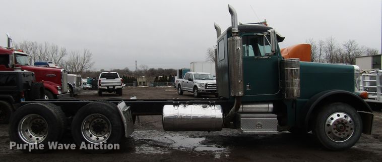 image for item DH8449 1996 Peterbilt 379 glider kit truck cab and chassis