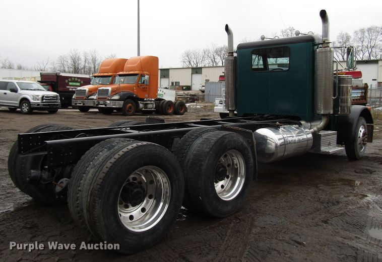 image for item DH8449 1996 Peterbilt 379 glider kit truck cab and chassis