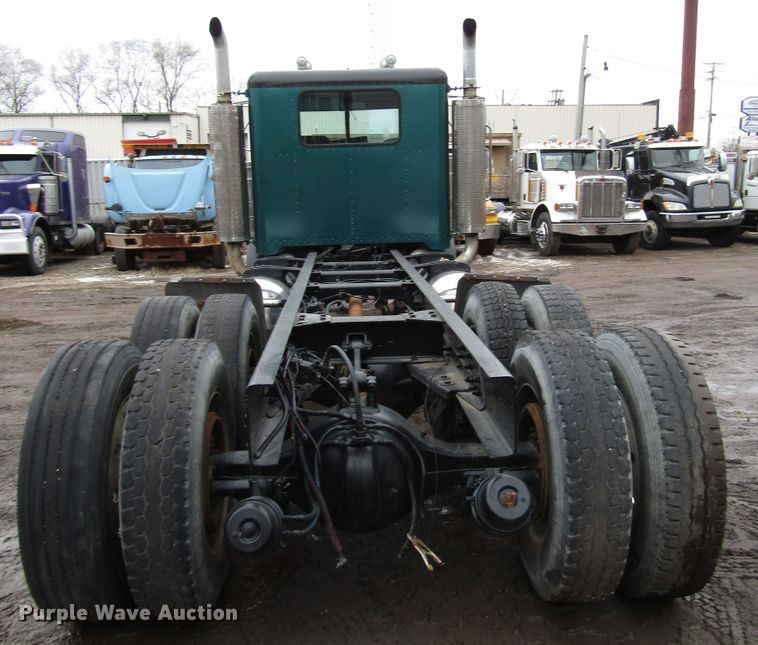 image for item DH8449 1996 Peterbilt 379 glider kit truck cab and chassis