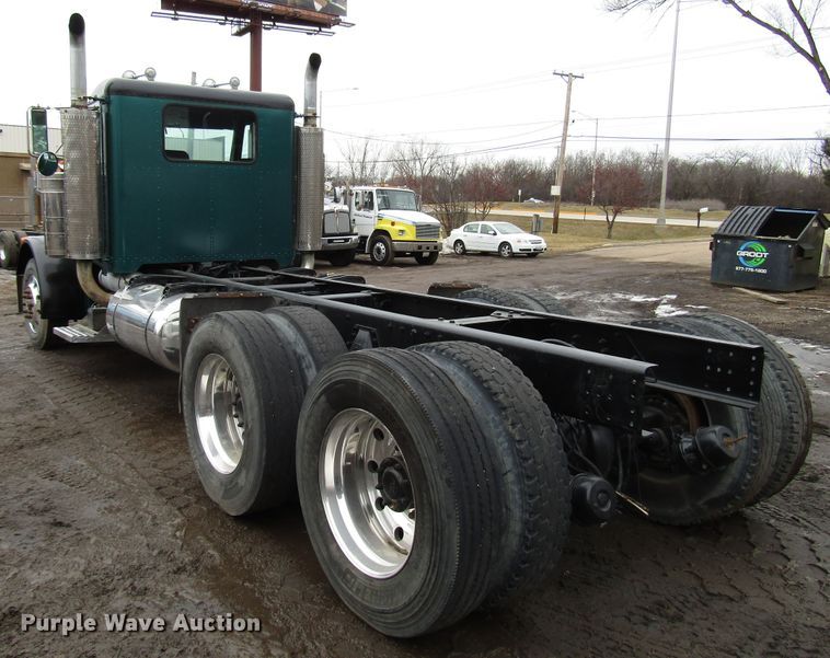 image for item DH8449 1996 Peterbilt 379 glider kit truck cab and chassis