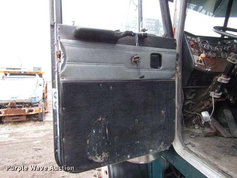 image for item DH8449 1996 Peterbilt 379 glider kit truck cab and chassis