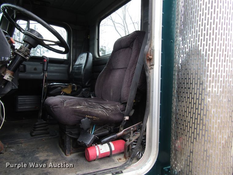 image for item DH8449 1996 Peterbilt 379 glider kit truck cab and chassis