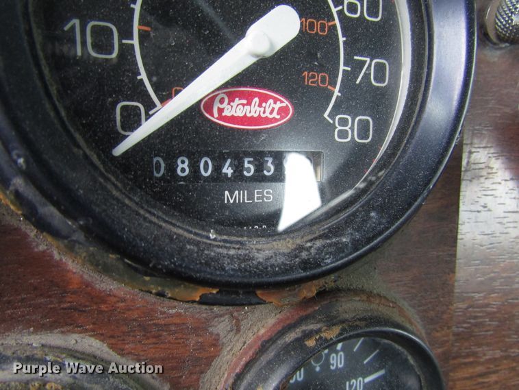 image for item DH8449 1996 Peterbilt 379 glider kit truck cab and chassis