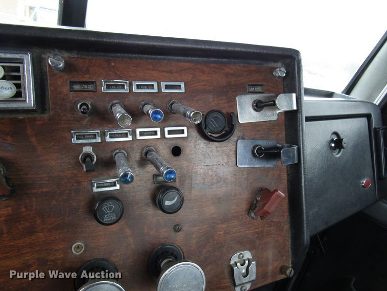 image for item DH8449 1996 Peterbilt 379 glider kit truck cab and chassis