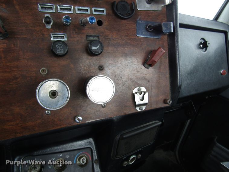 image for item DH8449 1996 Peterbilt 379 glider kit truck cab and chassis