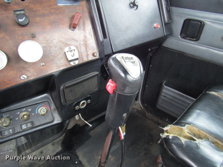 image for item DH8449 1996 Peterbilt 379 glider kit truck cab and chassis