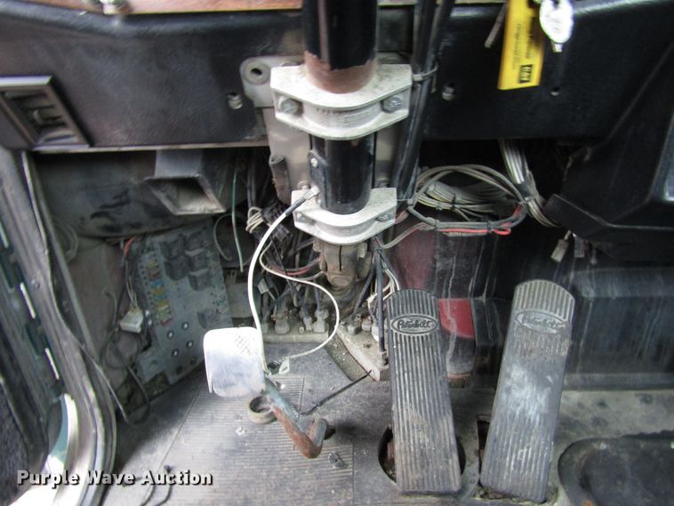 image for item DH8449 1996 Peterbilt 379 glider kit truck cab and chassis