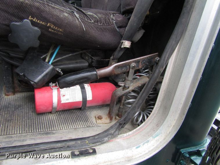 image for item DH8449 1996 Peterbilt 379 glider kit truck cab and chassis