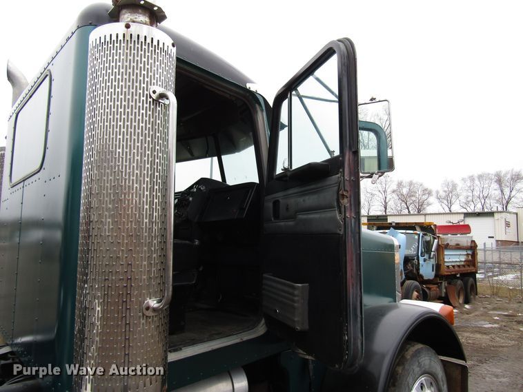 image for item DH8449 1996 Peterbilt 379 glider kit truck cab and chassis