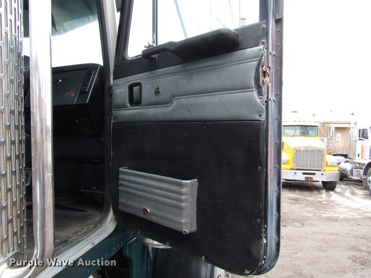 image for item DH8449 1996 Peterbilt 379 glider kit truck cab and chassis