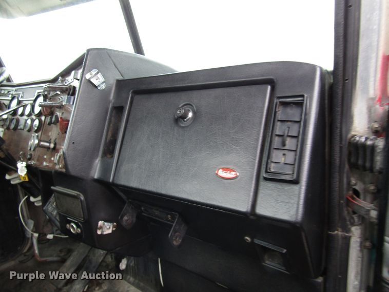 image for item DH8449 1996 Peterbilt 379 glider kit truck cab and chassis