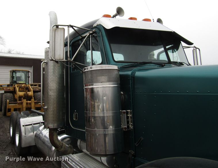 image for item DH8449 1996 Peterbilt 379 glider kit truck cab and chassis