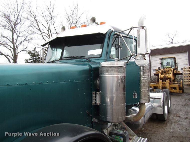 image for item DH8449 1996 Peterbilt 379 glider kit truck cab and chassis