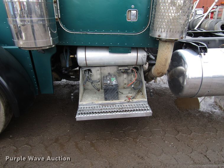 image for item DH8449 1996 Peterbilt 379 glider kit truck cab and chassis