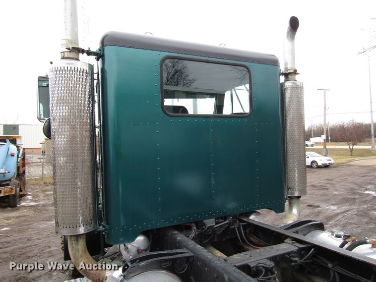 image for item DH8449 1996 Peterbilt 379 glider kit truck cab and chassis