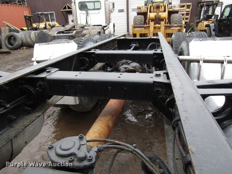 image for item DH8449 1996 Peterbilt 379 glider kit truck cab and chassis