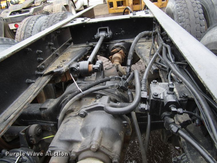 image for item DH8449 1996 Peterbilt 379 glider kit truck cab and chassis