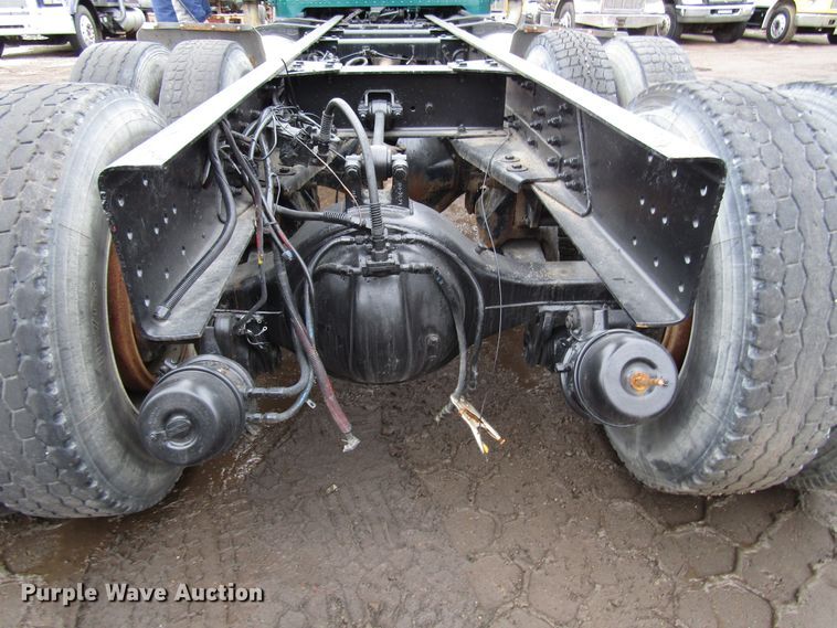 image for item DH8449 1996 Peterbilt 379 glider kit truck cab and chassis