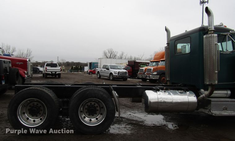 image for item DH8449 1996 Peterbilt 379 glider kit truck cab and chassis