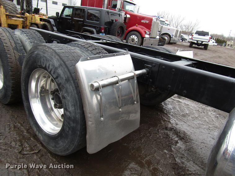 image for item DH8449 1996 Peterbilt 379 glider kit truck cab and chassis