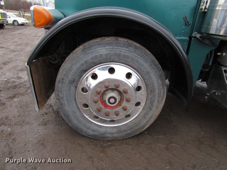 image for item DH8449 1996 Peterbilt 379 glider kit truck cab and chassis