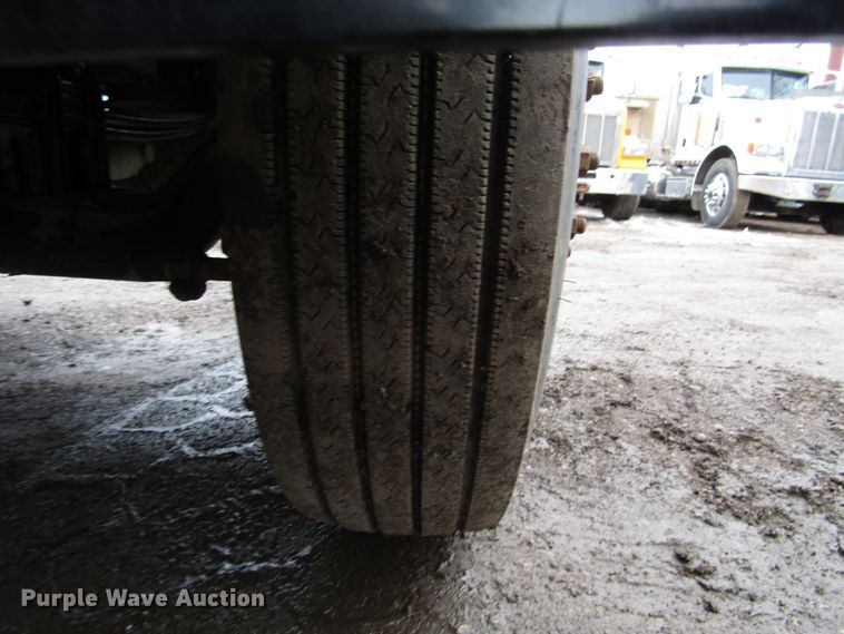 image for item DH8449 1996 Peterbilt 379 glider kit truck cab and chassis