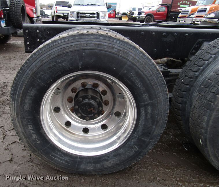 image for item DH8449 1996 Peterbilt 379 glider kit truck cab and chassis