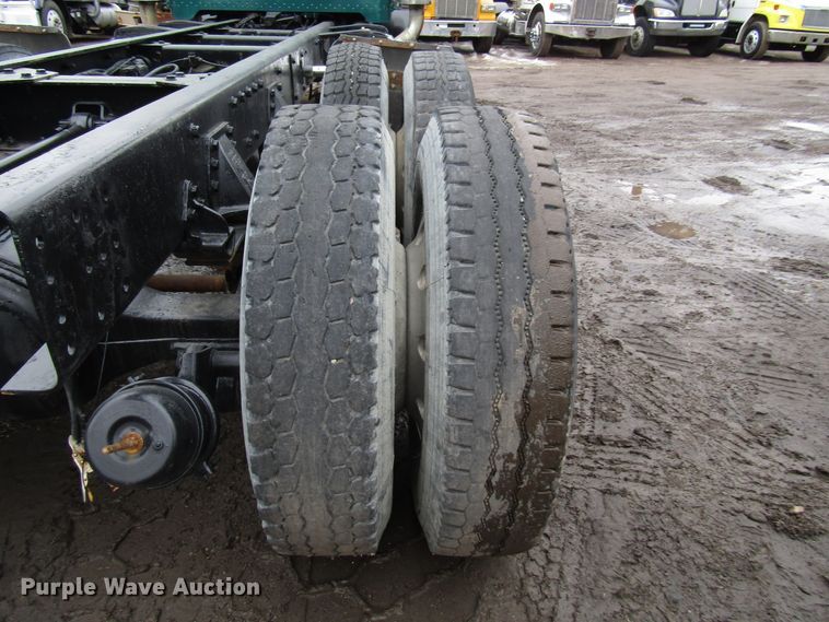 image for item DH8449 1996 Peterbilt 379 glider kit truck cab and chassis