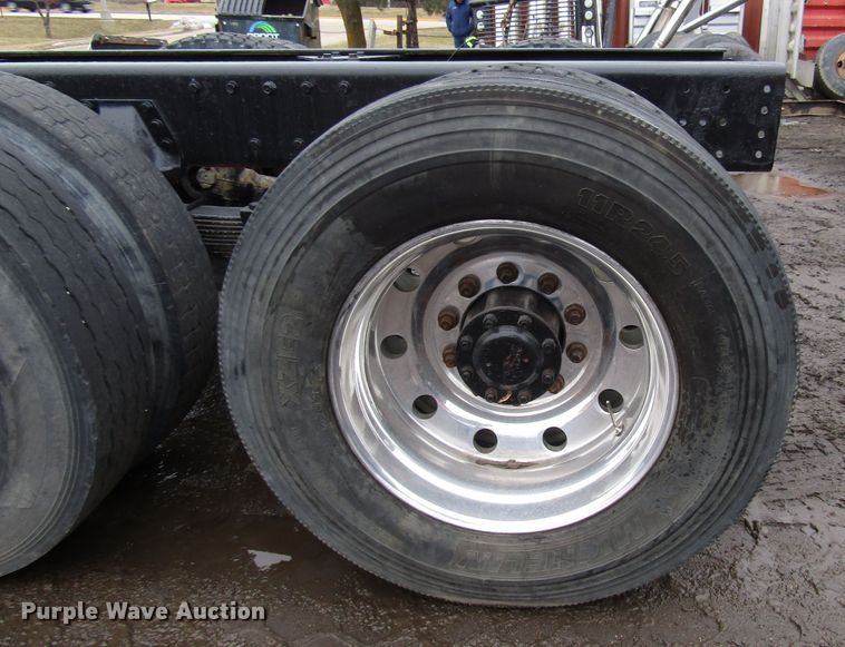 image for item DH8449 1996 Peterbilt 379 glider kit truck cab and chassis