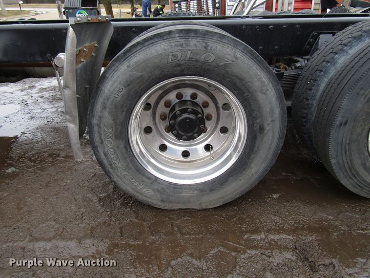 image for item DH8449 1996 Peterbilt 379 glider kit truck cab and chassis