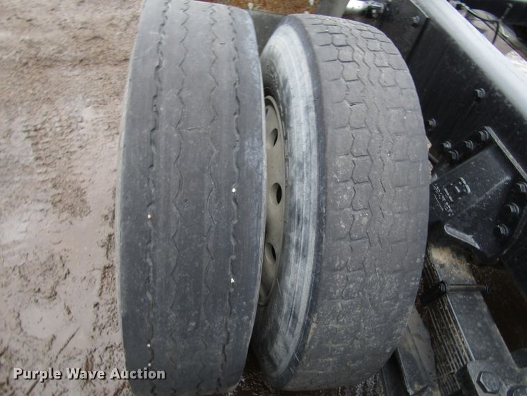 image for item DH8449 1996 Peterbilt 379 glider kit truck cab and chassis