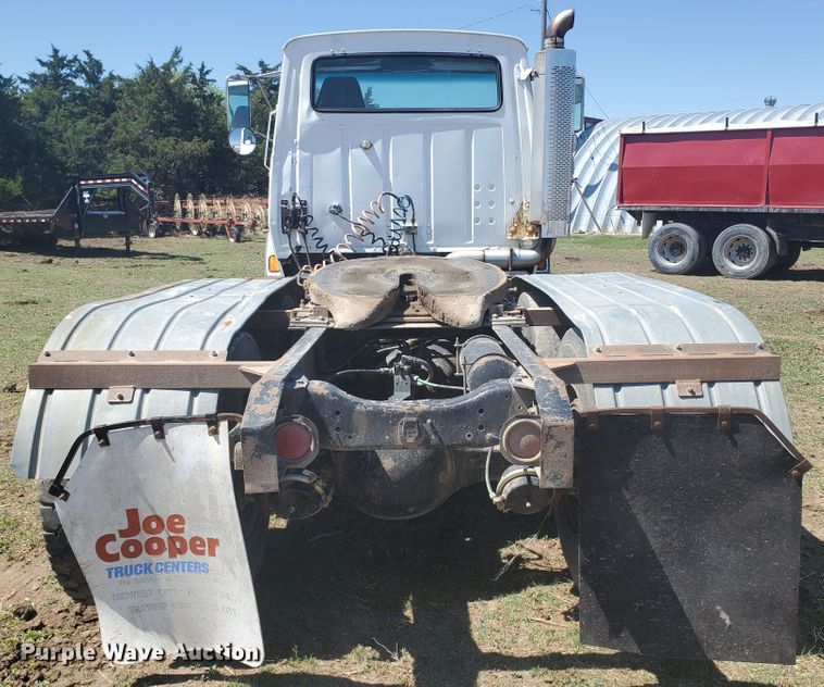 image for item DJ3124 1995 Ford L9000 AeroMax semi truck