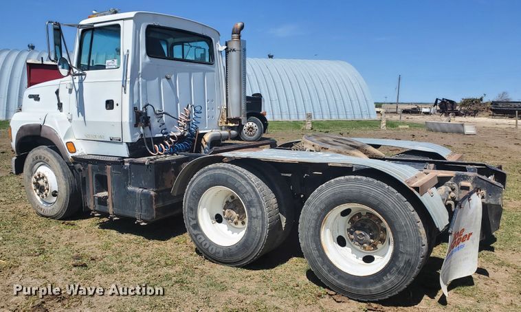 image for item DJ3124 1995 Ford L9000 AeroMax semi truck