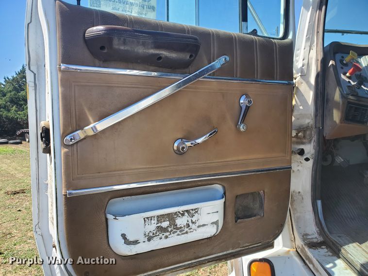 image for item DJ3124 1995 Ford L9000 AeroMax semi truck