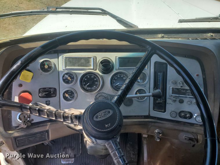 image for item DJ3124 1995 Ford L9000 AeroMax semi truck