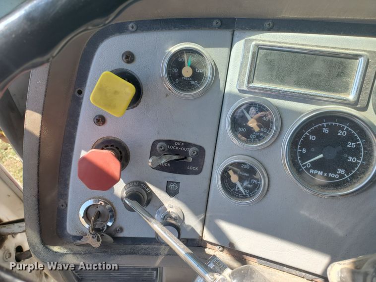 image for item DJ3124 1995 Ford L9000 AeroMax semi truck