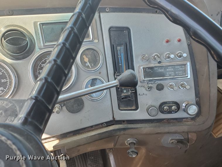 image for item DJ3124 1995 Ford L9000 AeroMax semi truck